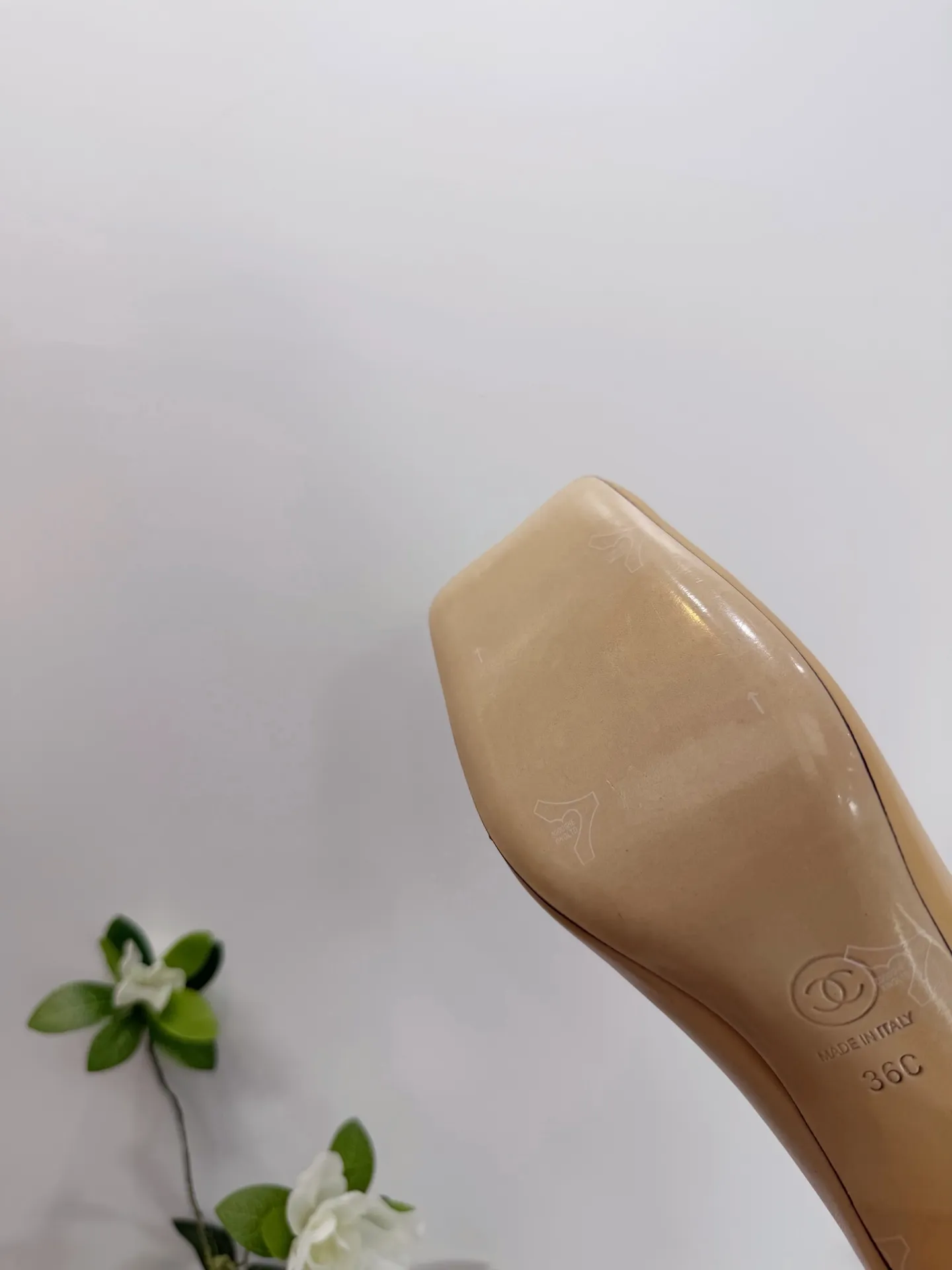 👟👟Ex-factory price 560👟👟 CHANEL 2026 Autumn Martin Boots Single Shoes Sandals Slippers Latest ❤ European Purchasing Agency & Fragrant Grandma’s New Fashion Latest Page 🔛 Small fragrant Martin boots that exude lasting charm ~ The original development supports any comparison in the market 🆚 The so-called smooth and natural lines can restore the original appearance. Many stars have recommended it One of the must-have items in spring. Super comfortable on the feet, really fragrant series... 💝💝💝 1⃣️Fabric: Imported Yangjing 2⃣️Inner: Imported sheepskin 3⃣️Outsole: Imported Italian original original color genuine leather outsole Heel height 8.0 4⃣️Code number: 35 to 39 (customized at 40.41)